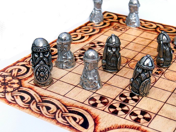 Jogos de Tabuleiro – Hnefatafl, o jogo Viking – DrunkWookie